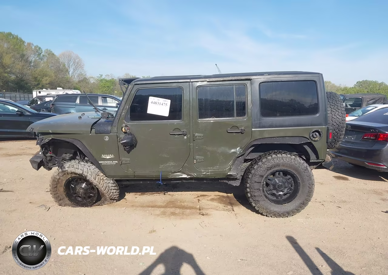 2015 Jeep Wrangler Unlimited Sahara VIN:1C4HJWEG9FL620667 - 14