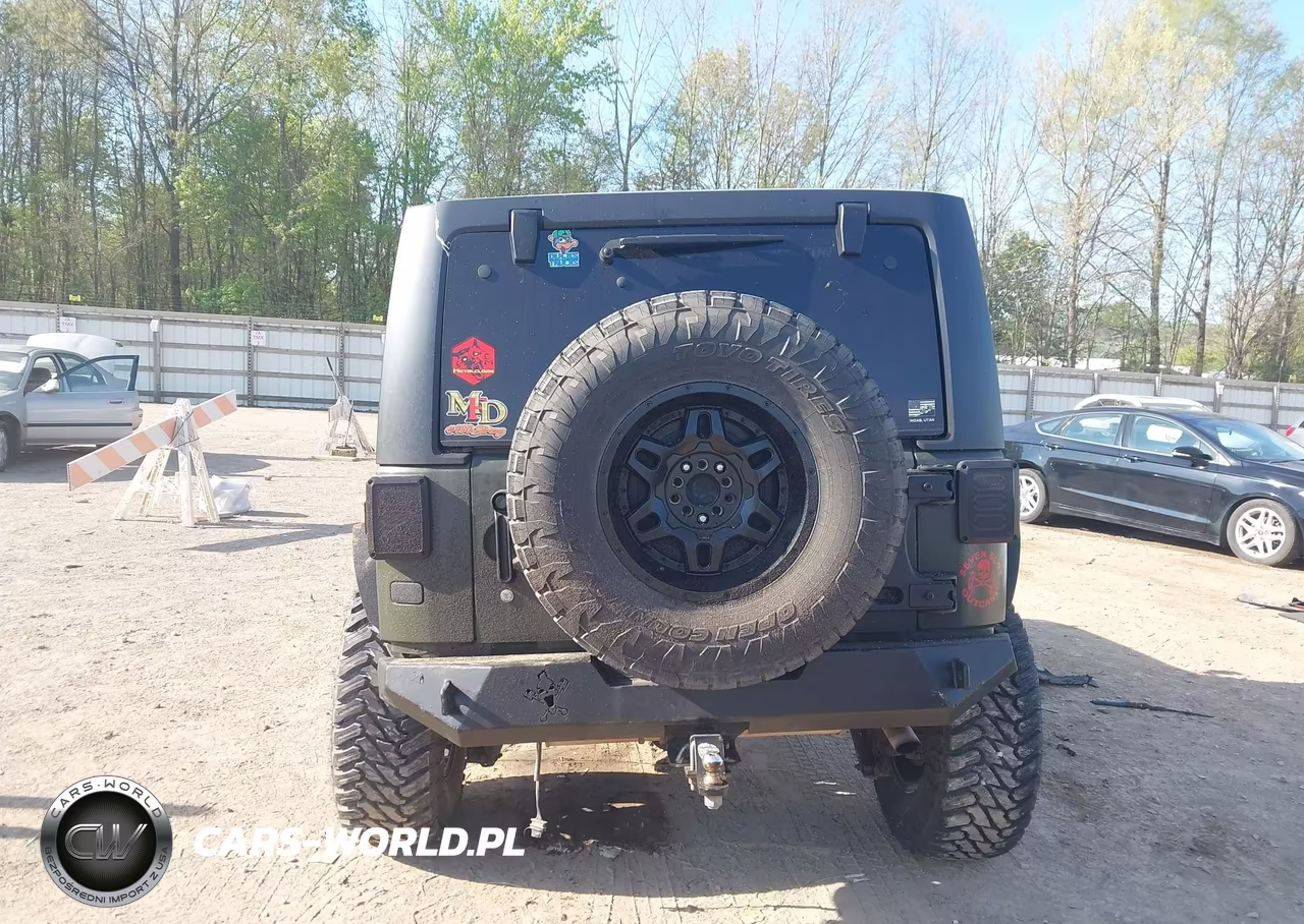 2015 Jeep Wrangler Unlimited Sahara VIN:1C4HJWEG9FL620667 - 16