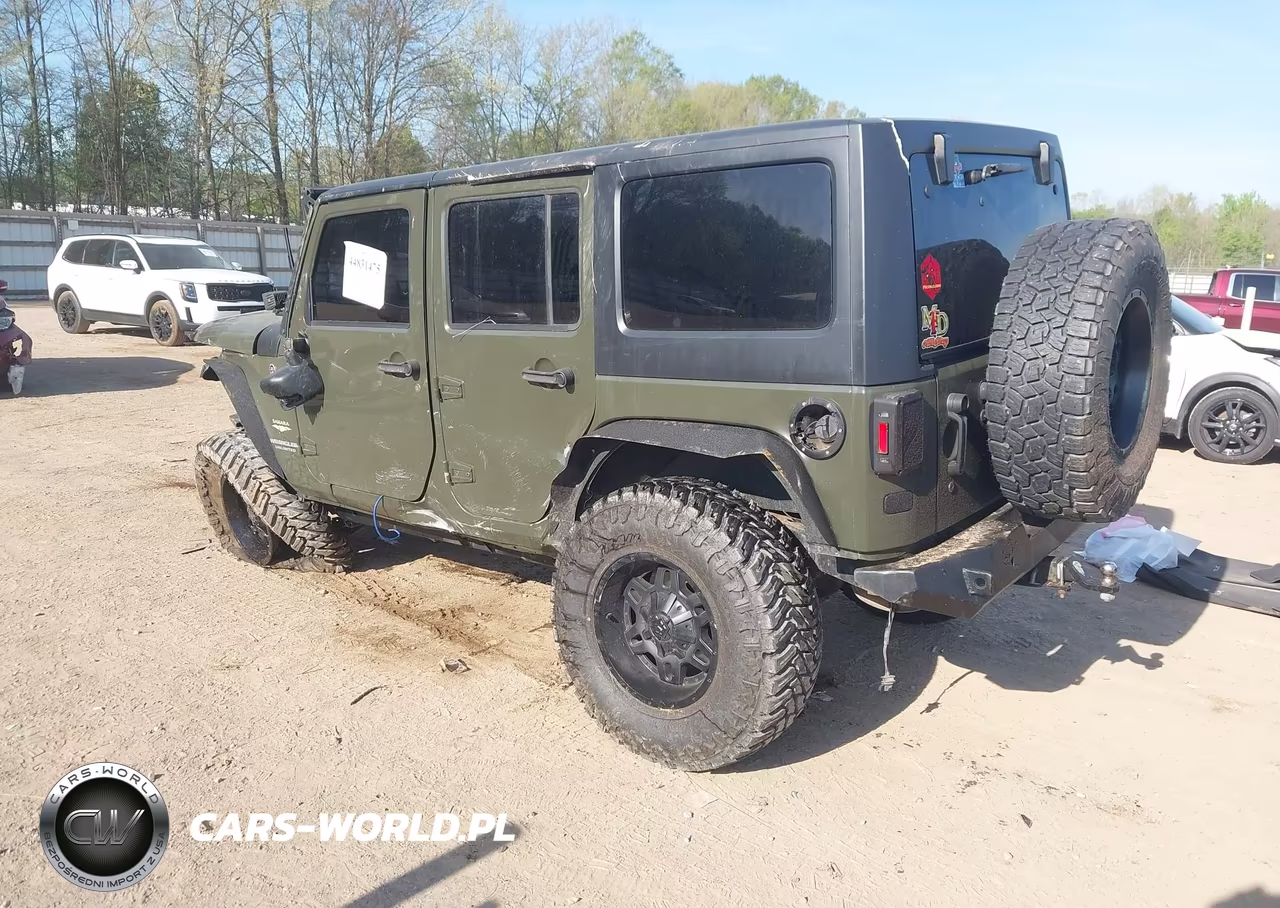 2015 Jeep Wrangler Unlimited Sahara VIN:1C4HJWEG9FL620667 - 3