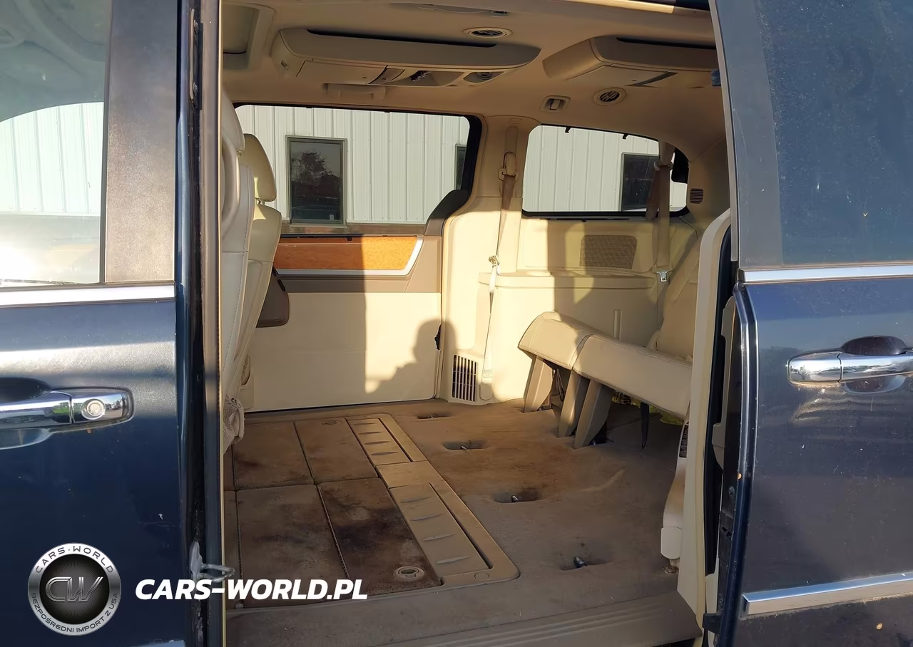2008 Chrysler Town & Country Limited VIN:2A8HR64X28R615761 - 8