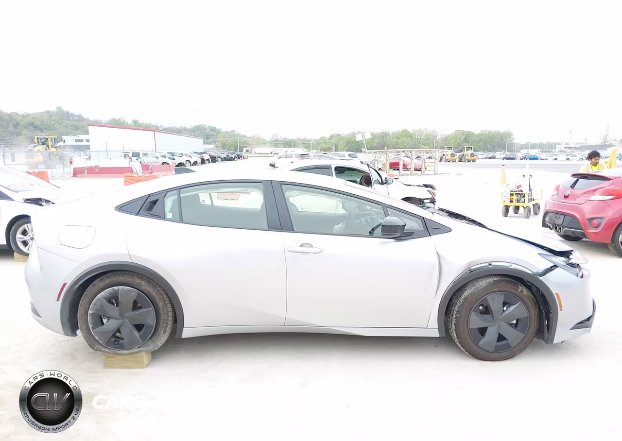 2026 Toyota Prius Plug-In Hybrid Se VIN:JTDACACU0T3055485 - 14