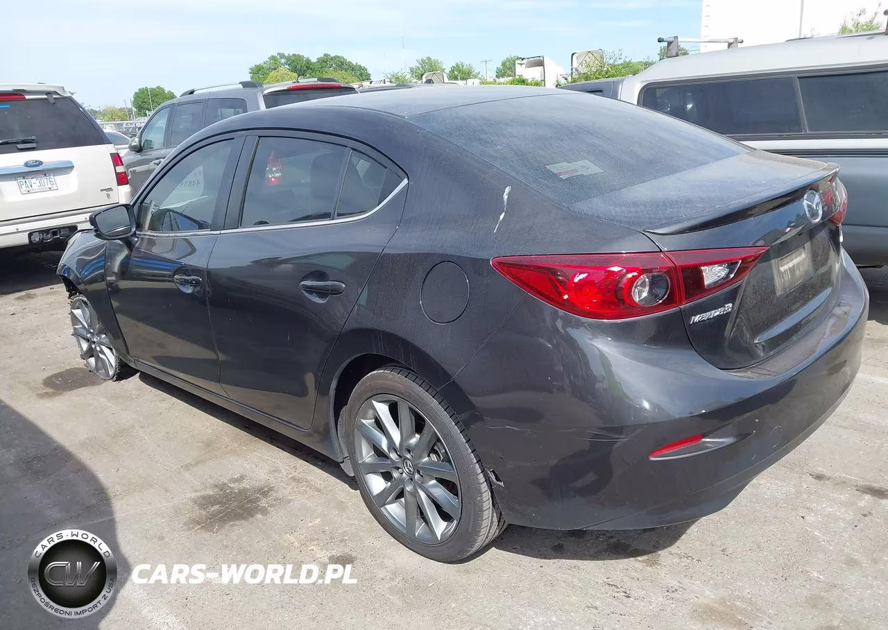 2018 Mazda Mazda3 Touring VIN:3MZBN1V37JM184982 - 3