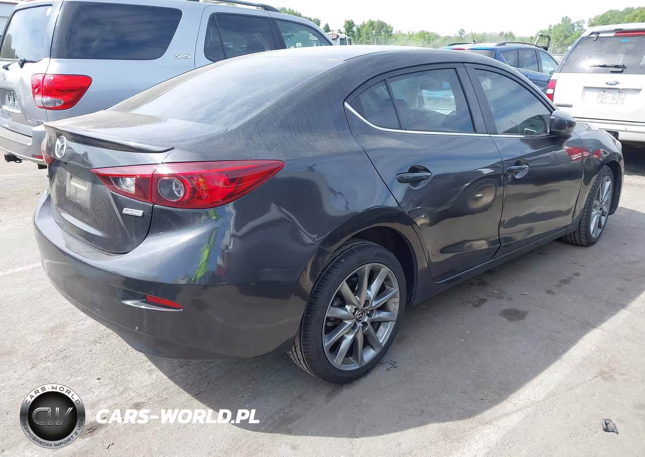 2018 Mazda Mazda3 Touring VIN:3MZBN1V37JM184982 - 4