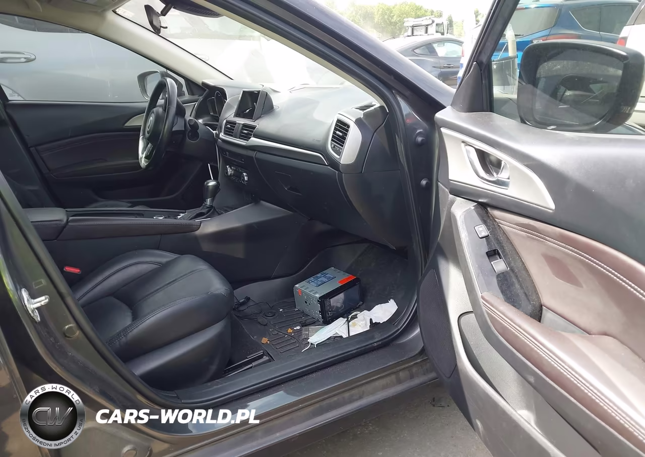 2018 Mazda Mazda3 Touring VIN:3MZBN1V37JM184982 - 5