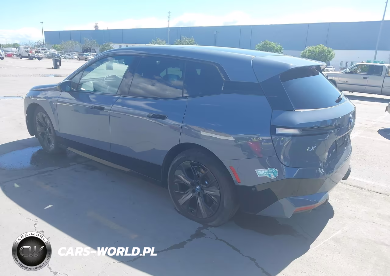 2025 BMW Ix xDrive50 VIN:WB523CF02SCU85568 - 3