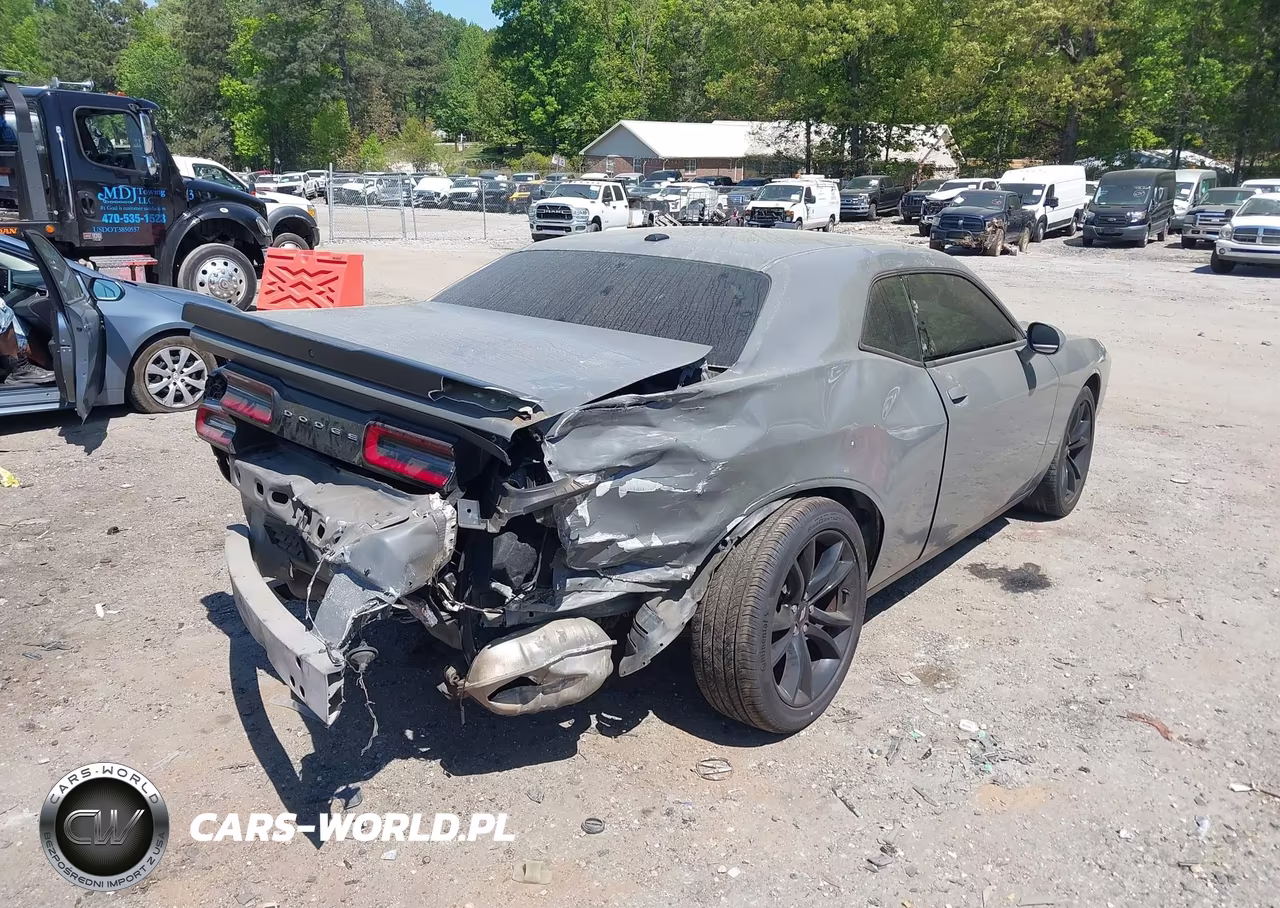 2018 Dodge Challenger Sxt VIN:2C3CDZAG4JH111315 - 4