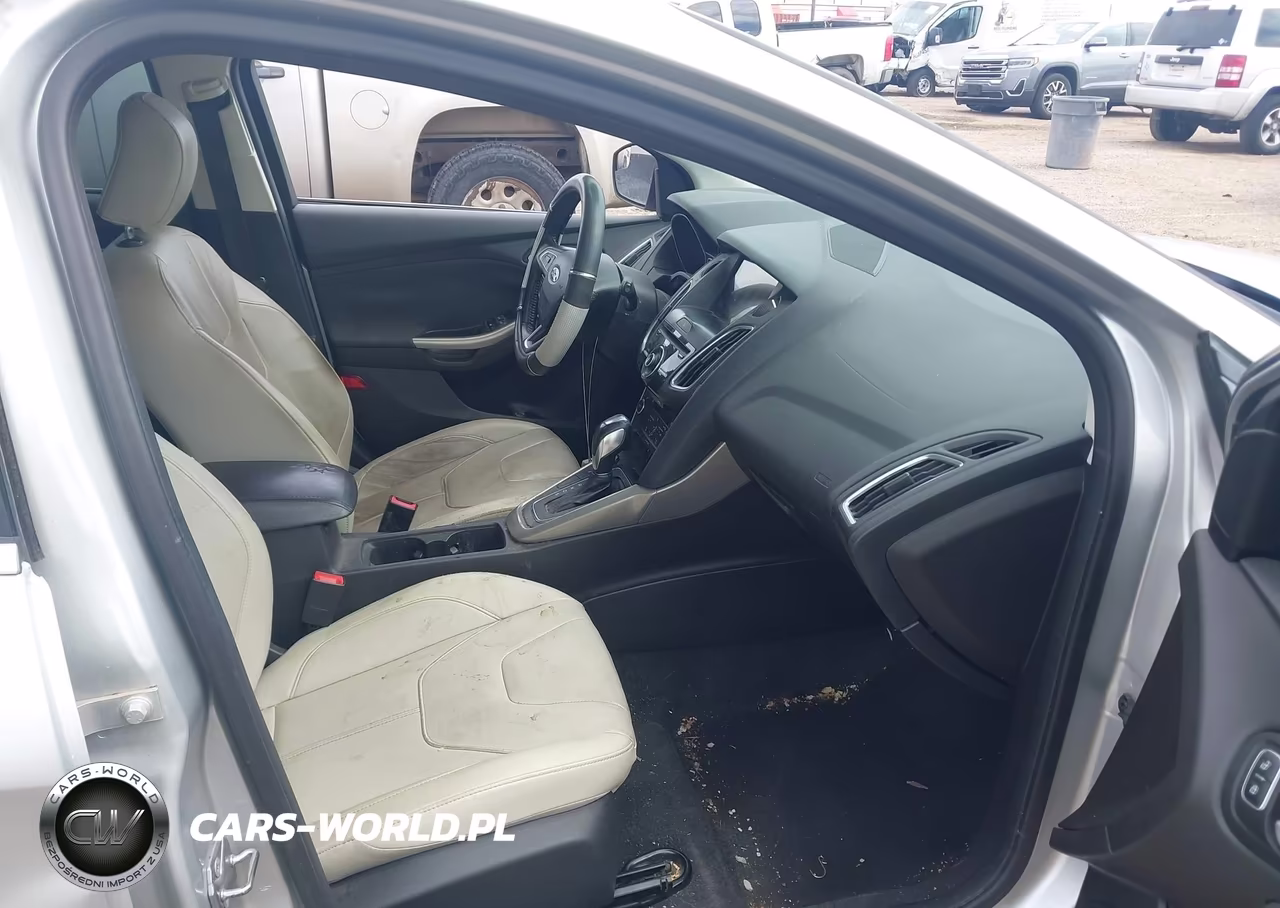 2017 Ford Focus Titanium VIN:1FADP3N24HL268526 - 5