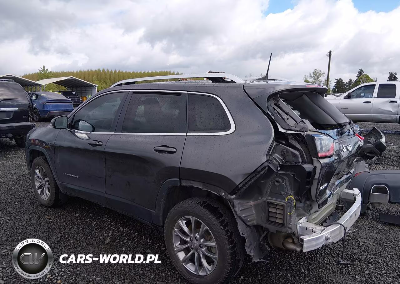 2020 Jeep Cherokee Latitude Plus 4X4 VIN:1C4PJMLX2LD613276 - 3