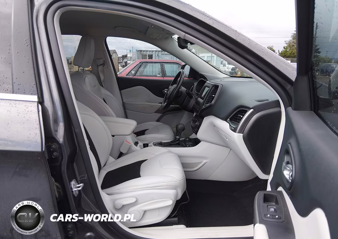 2020 Jeep Cherokee Latitude Plus 4X4 VIN:1C4PJMLX2LD613276 - 5
