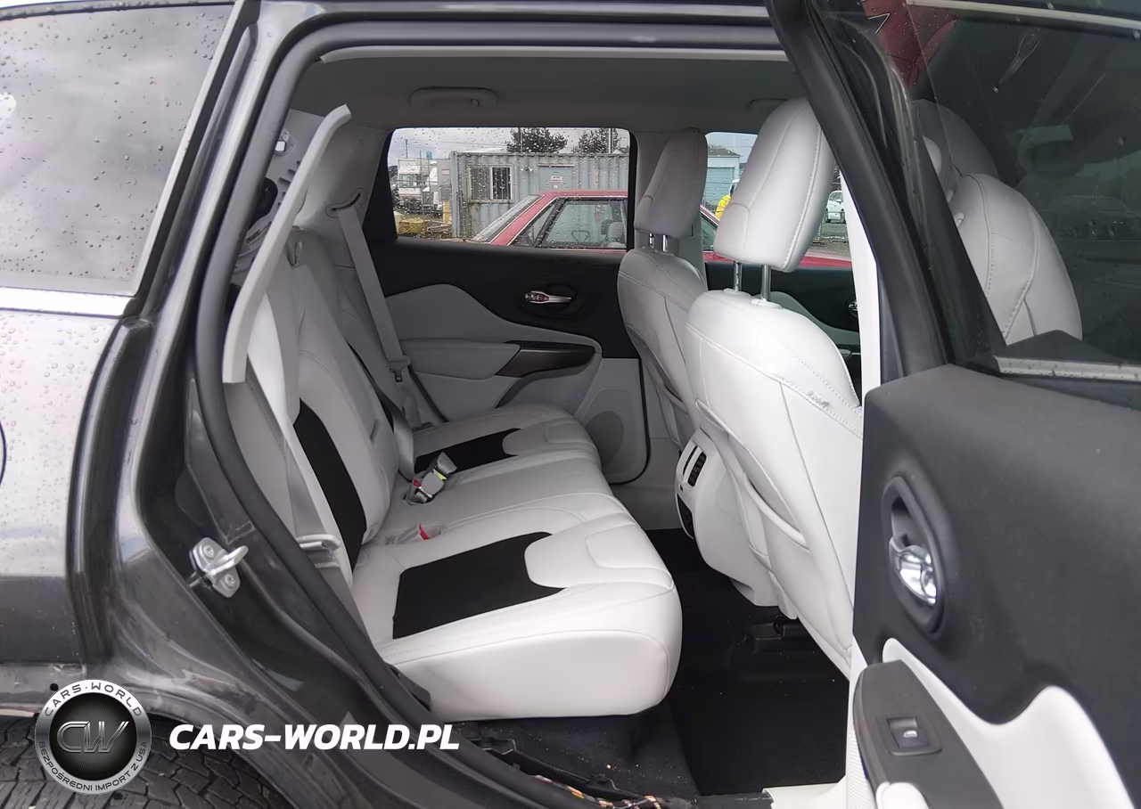 2020 Jeep Cherokee Latitude Plus 4X4 VIN:1C4PJMLX2LD613276 - 8