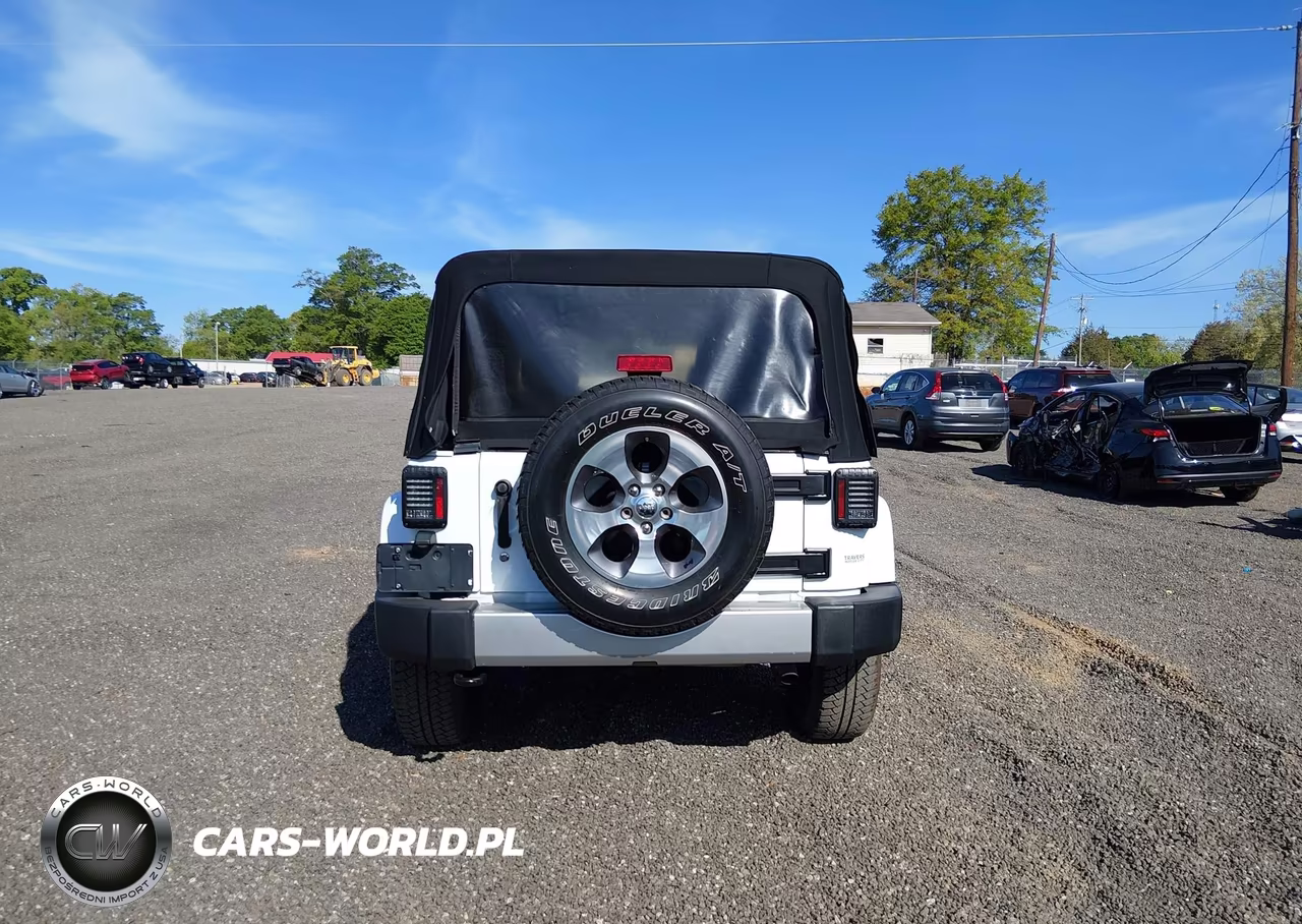 2017 Jeep Wrangler Unlimited Sahara 4X4 VIN:1C4BJWEG2HL513954 - 17