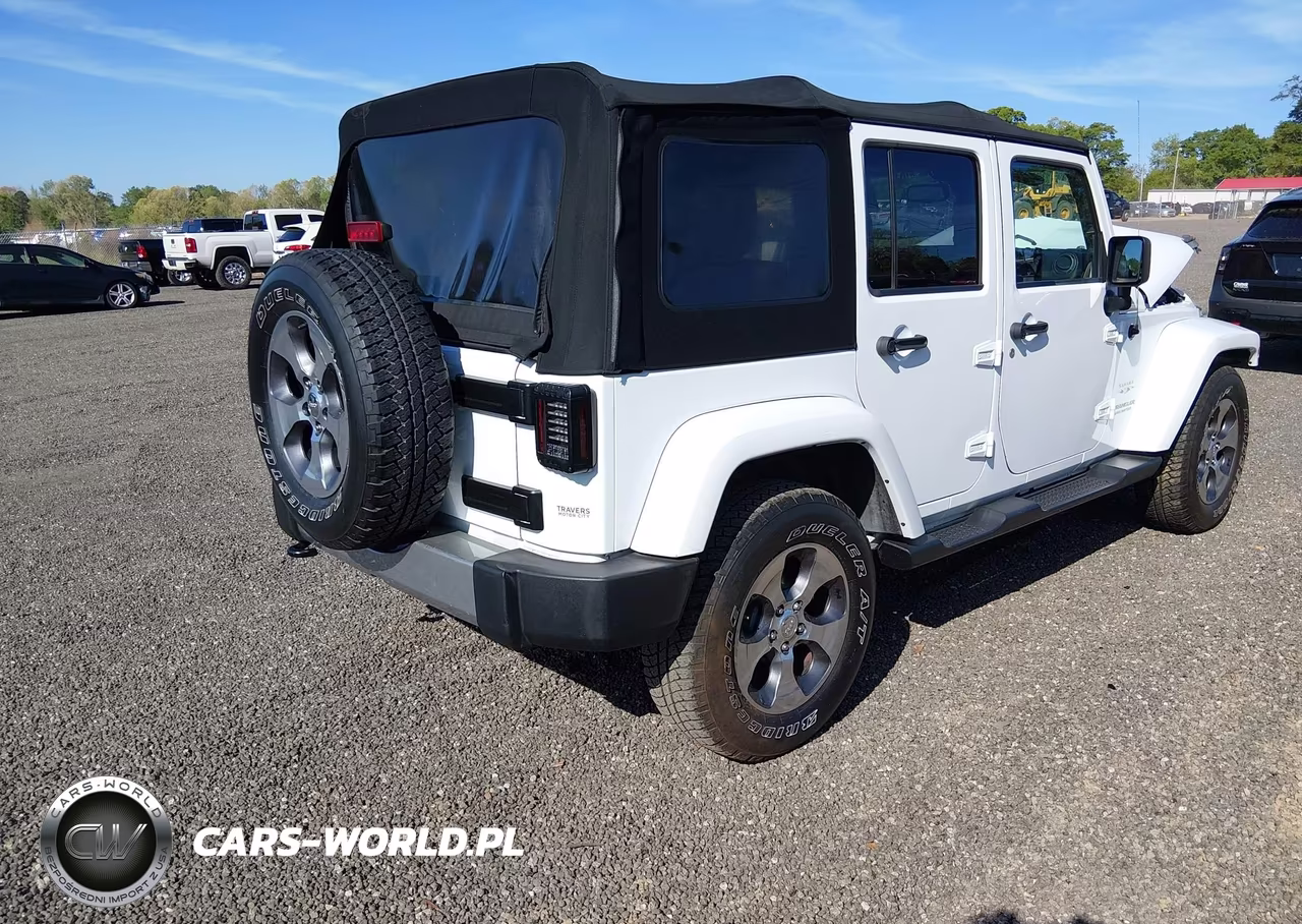 2017 Jeep Wrangler Unlimited Sahara 4X4 VIN:1C4BJWEG2HL513954 - 4