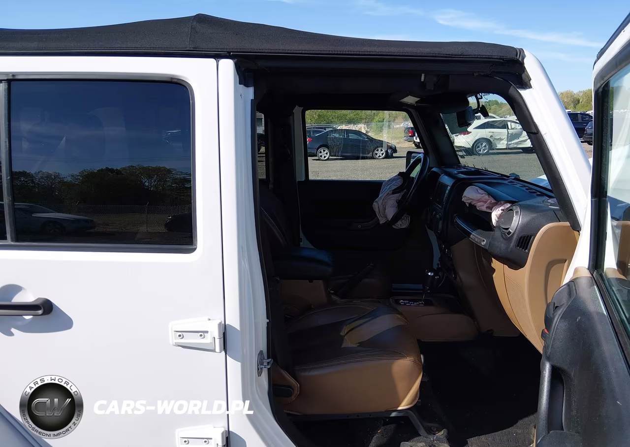 2017 Jeep Wrangler Unlimited Sahara 4X4 VIN:1C4BJWEG2HL513954 - 5