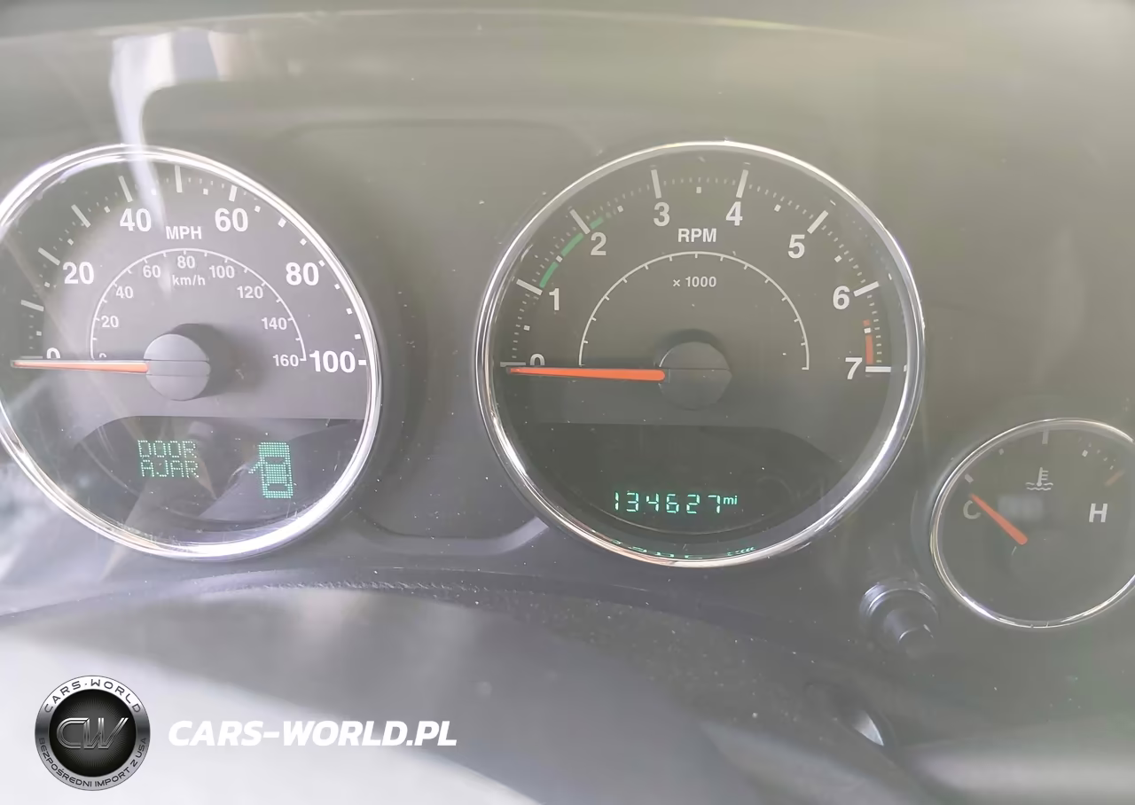 2017 Jeep Wrangler Unlimited Sahara 4X4 VIN:1C4BJWEG2HL513954 - 7