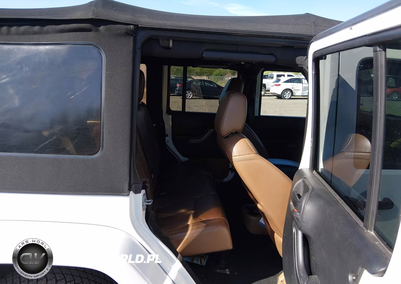 2017 Jeep Wrangler Unlimited Sahara 4X4 VIN:1C4BJWEG2HL513954 - 8