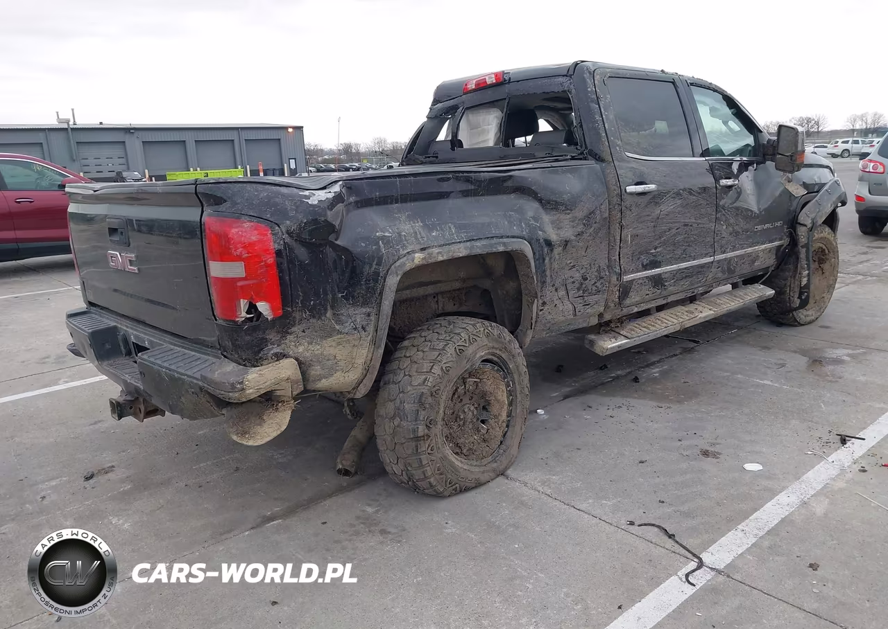 2017 GMC Sierra 2500Hd Denali VIN:1GT12UEYXHF127173 - 4
