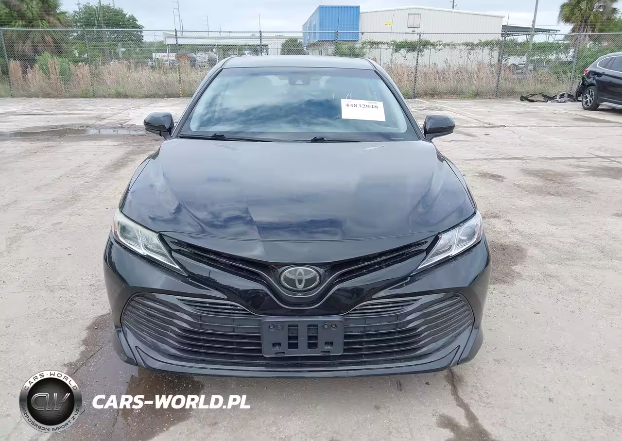 2018 Toyota Camry Le VIN:4T1B11HK2JU091585 - 12