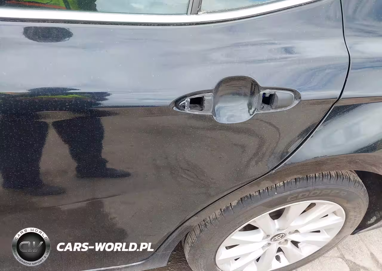 2018 Toyota Camry Le VIN:4T1B11HK2JU091585 - 17