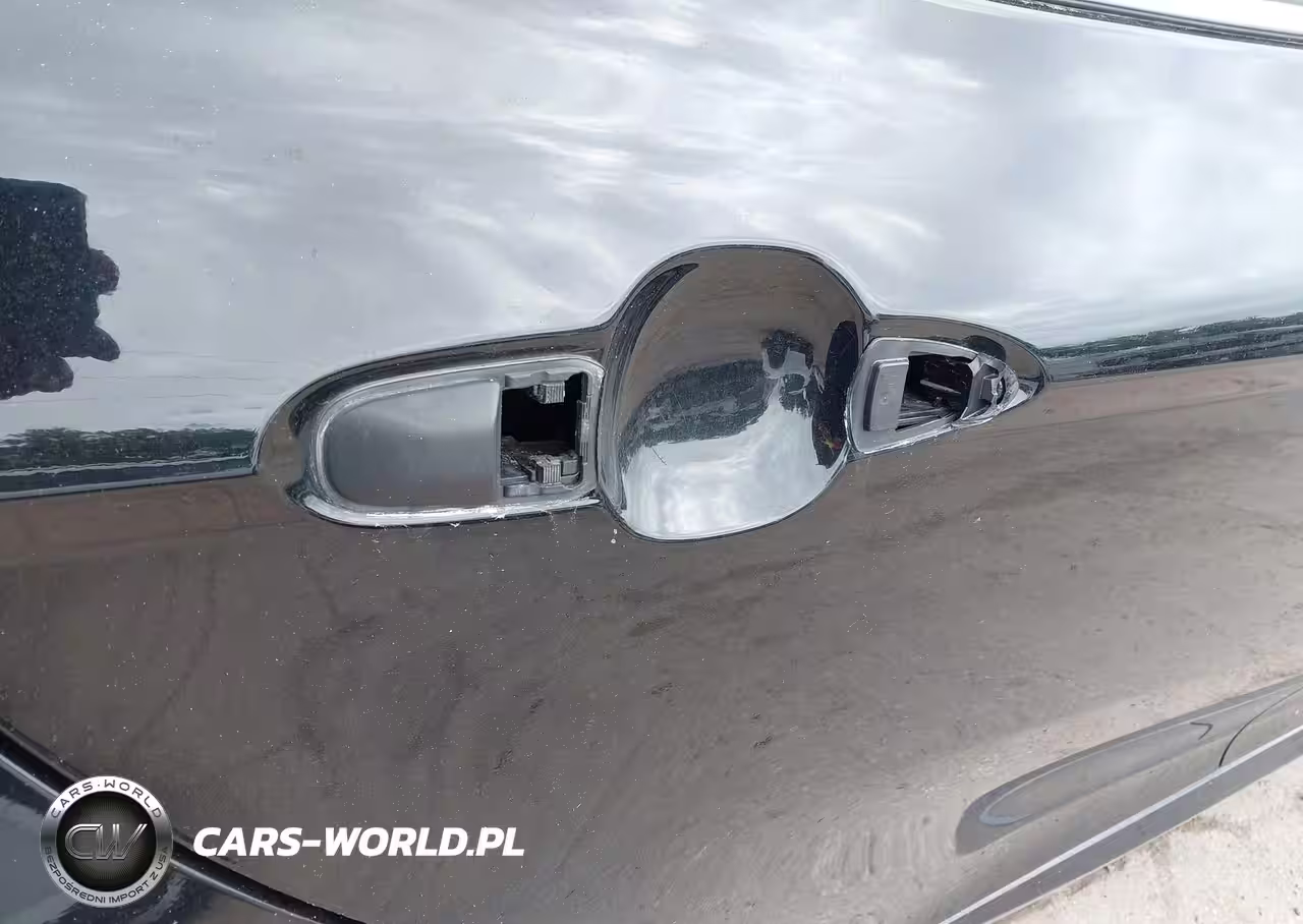 2018 Toyota Camry Le VIN:4T1B11HK2JU091585 - 18