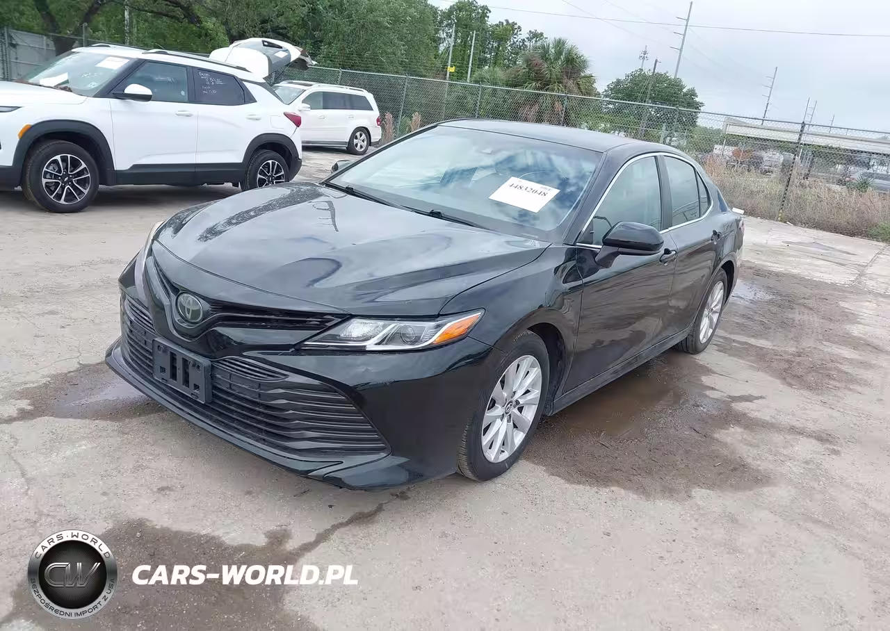 2018 Toyota Camry Le VIN:4T1B11HK2JU091585 - 2