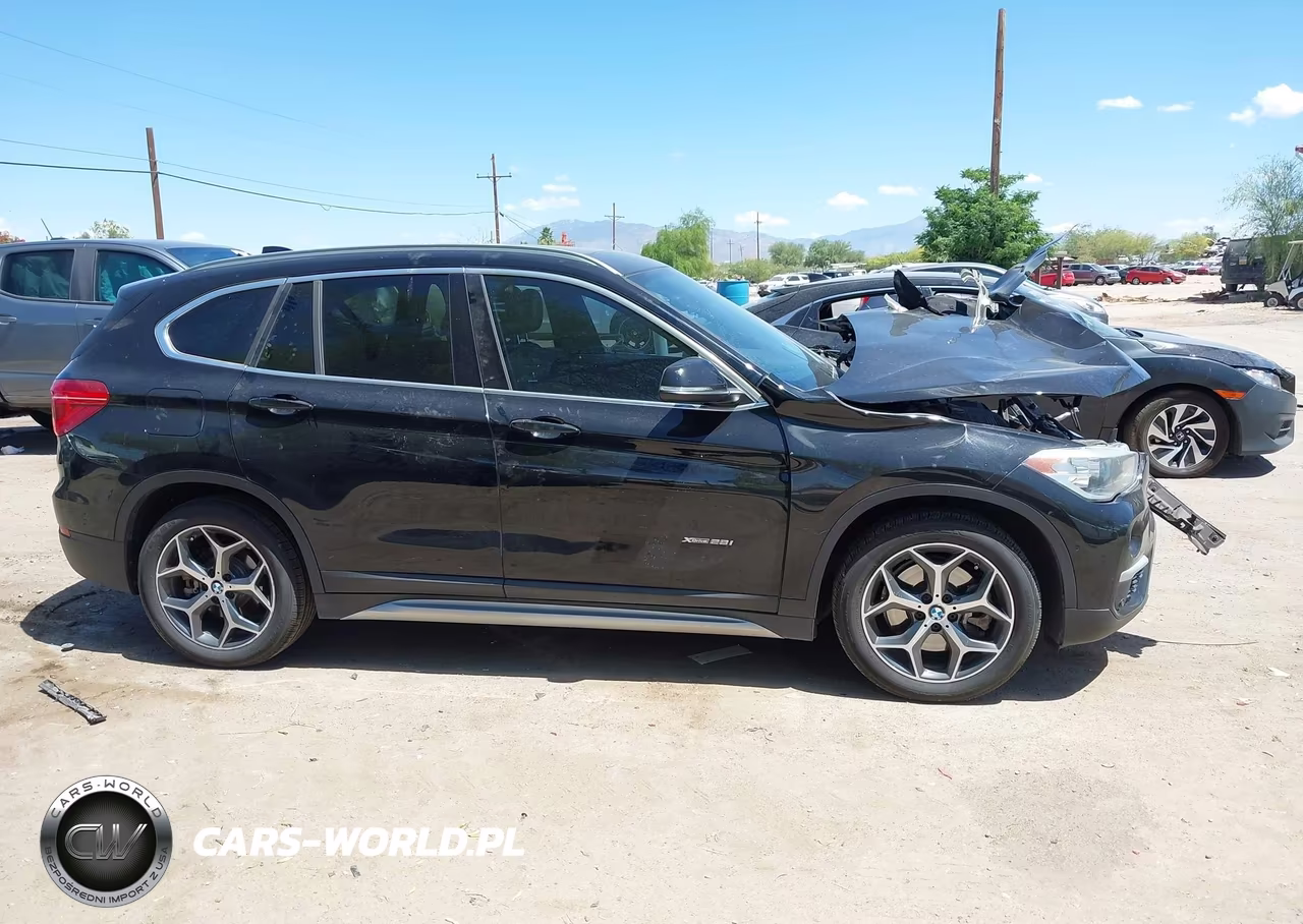 2018 BMW X1 xDrive28I VIN:WBXHT3Z38J4A66594 - 13