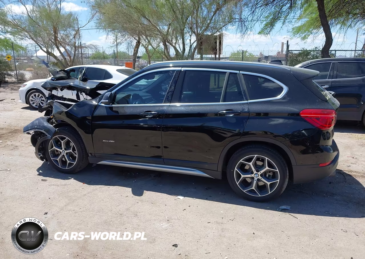 2018 BMW X1 xDrive28I VIN:WBXHT3Z38J4A66594 - 14