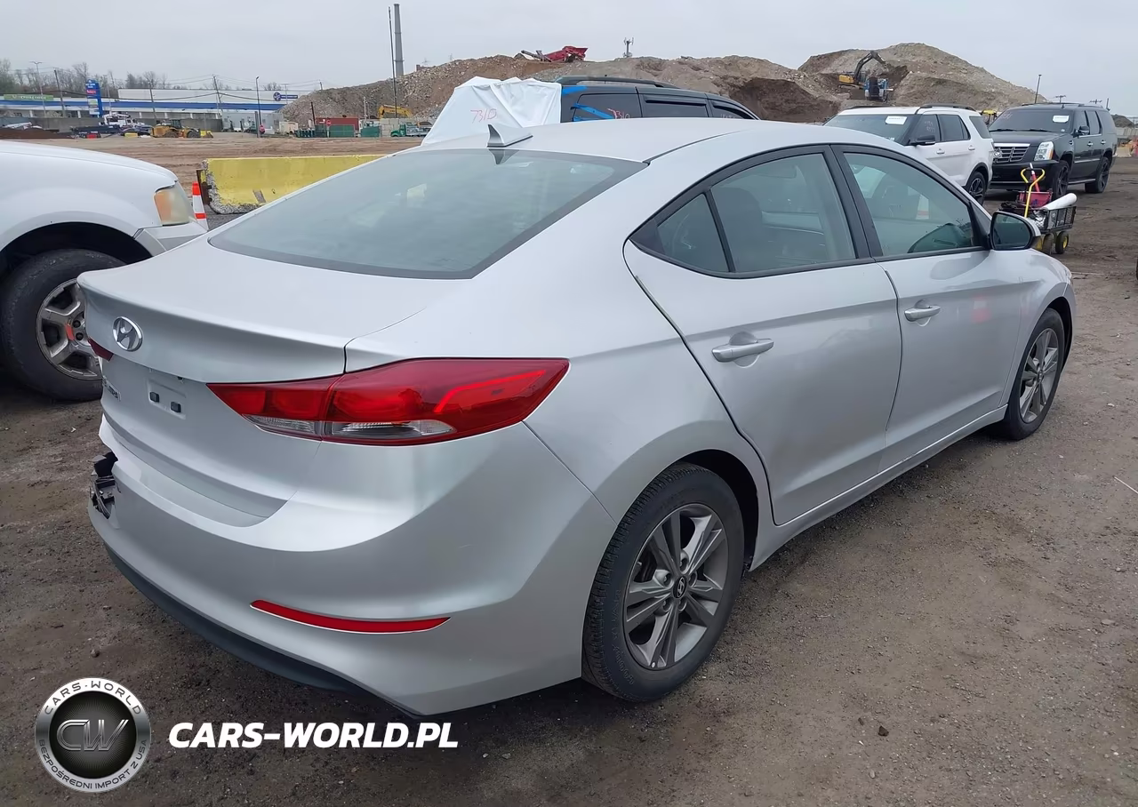 2018 Hyundai Elantra Sel VIN:5NPD84LF2JH340871 - 4