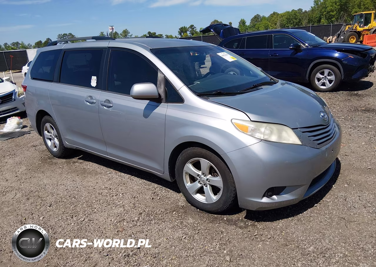 2015 Toyota Sienna Le 8 Passenger