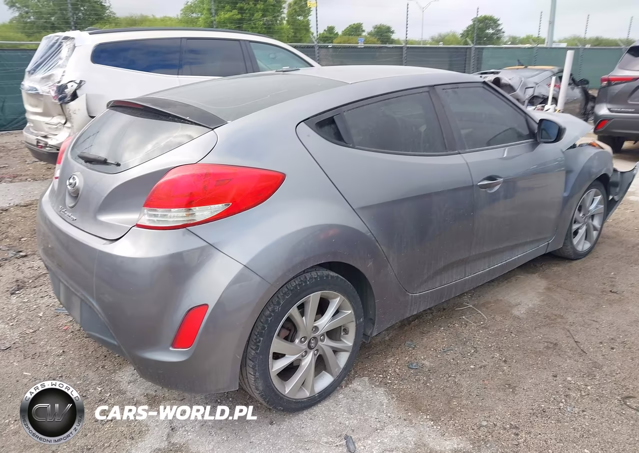 2016 Hyundai Veloster VIN:KMHTC6ADXGU270795 - 4