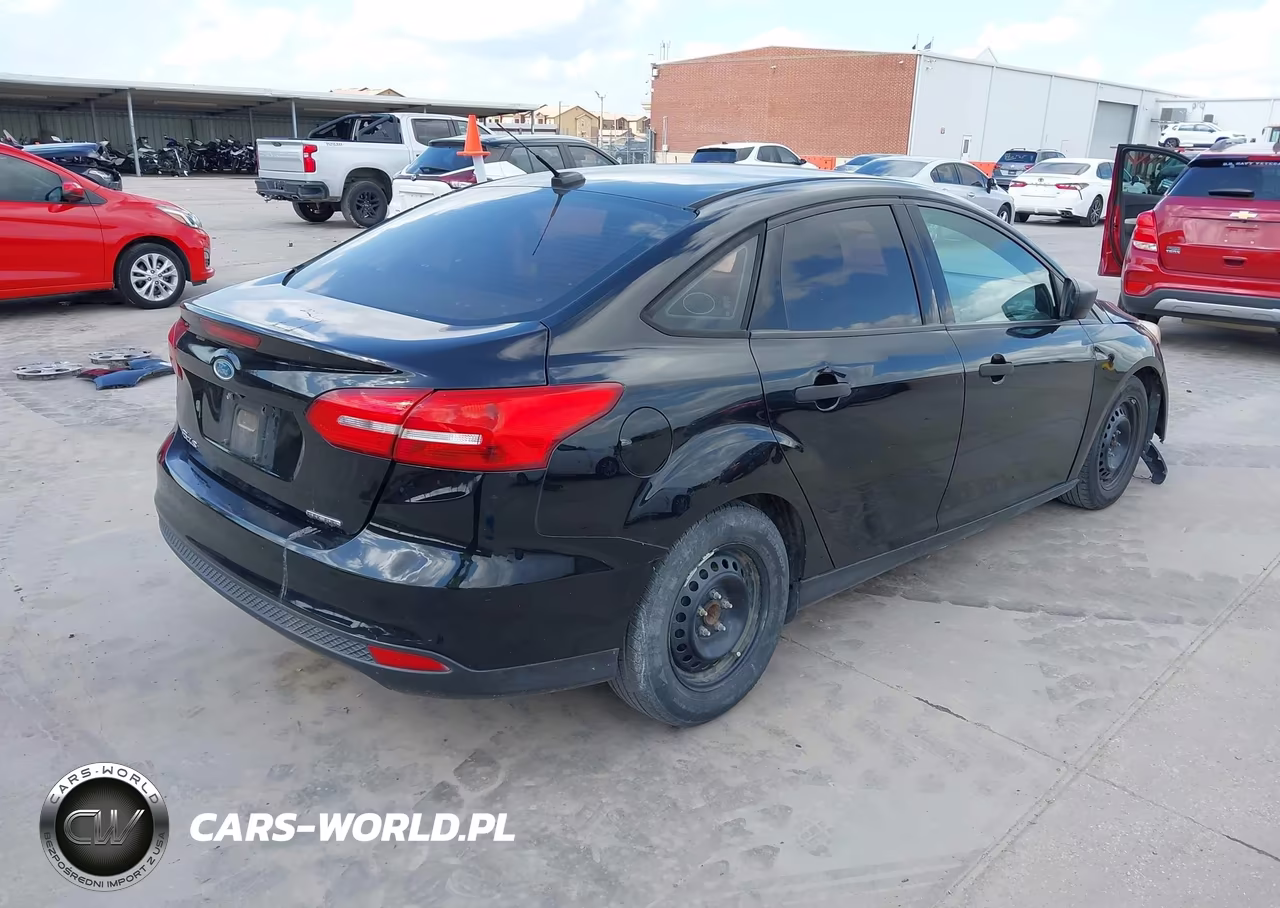 2016 Ford Focus S VIN:1FADP3E20GL387186 - 4