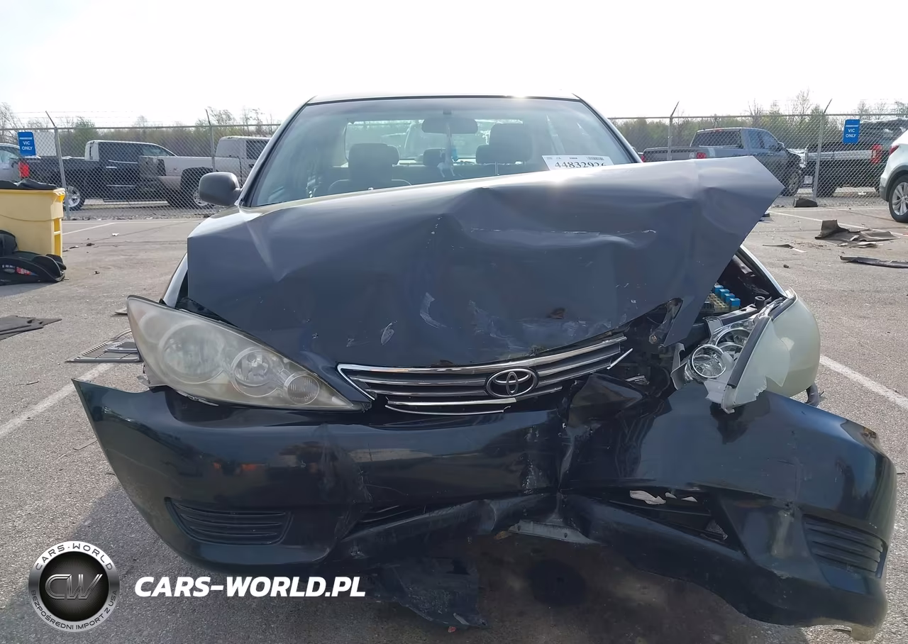 2005 Toyota Camry Le VIN:4T1BE32K75U383781 - 11