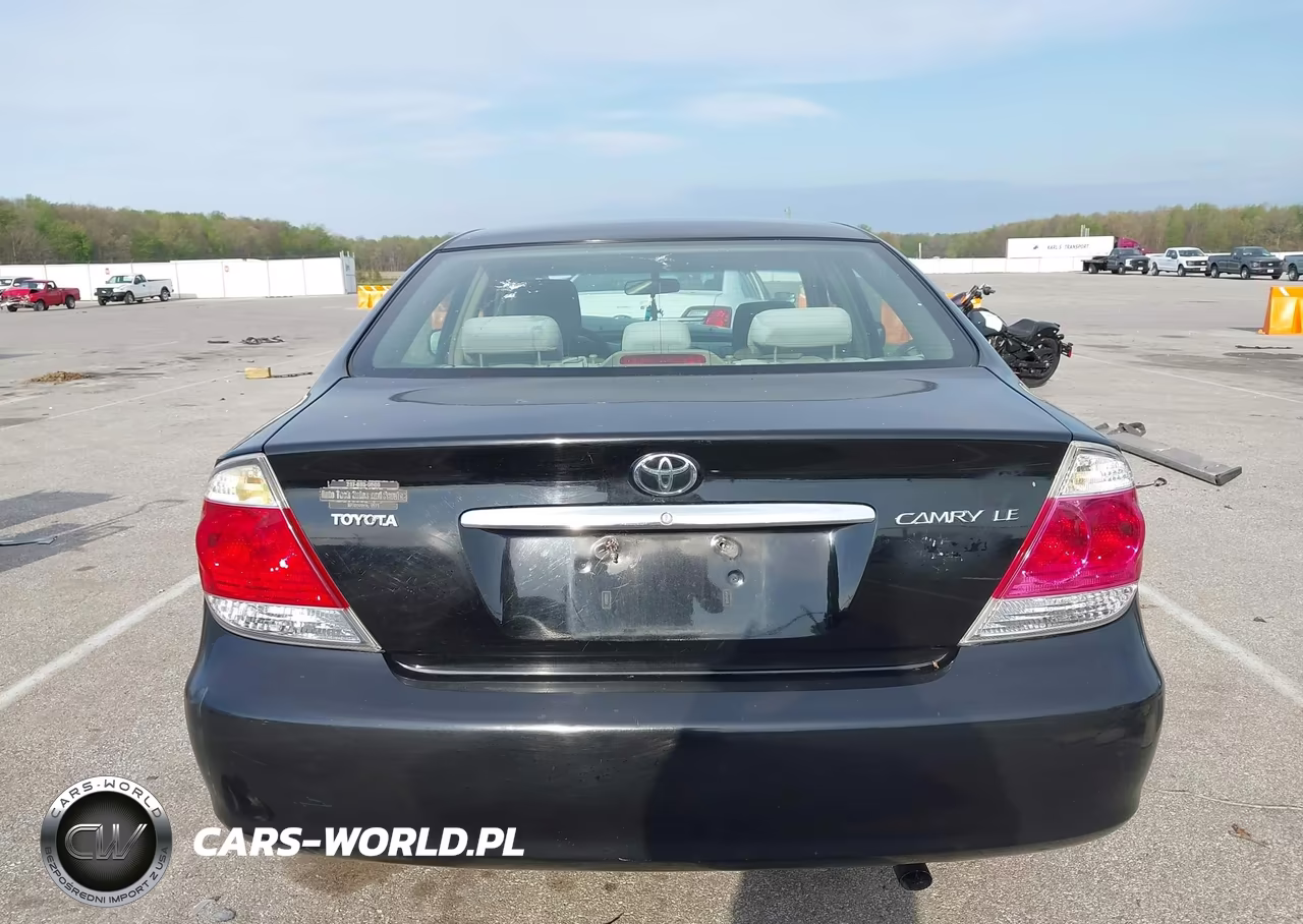 2005 Toyota Camry Le VIN:4T1BE32K75U383781 - 15
