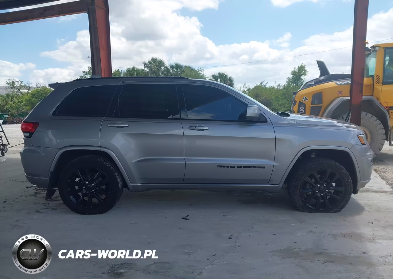 2020 Jeep Grand Cherokee Altitude 4X2 VIN:1C4RJEAG9LC161074 - 13