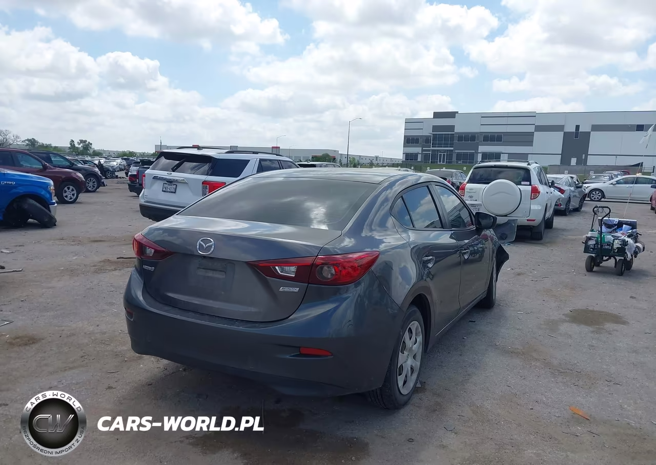 2018 Mazda Mazda3 Sport VIN:3MZBN1U7XJM250672 - 4