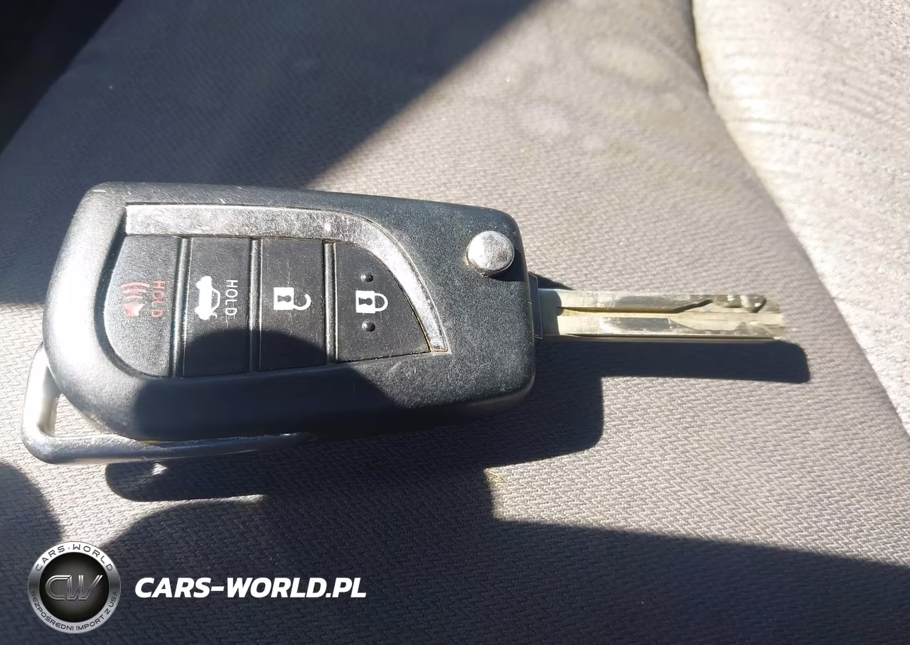 2018 Toyota Camry Le VIN:4T1B11HK2JU071028 - 11