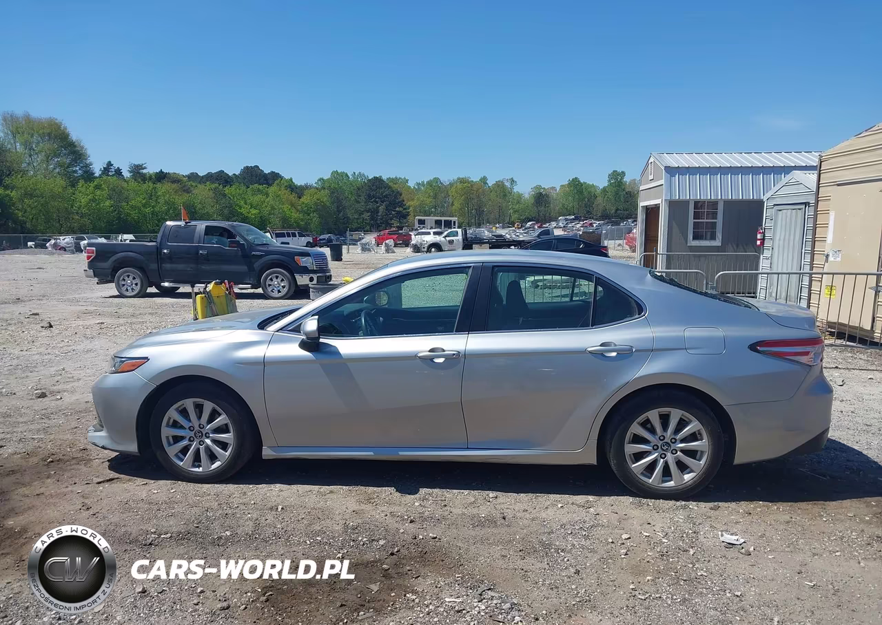 2018 Toyota Camry Le VIN:4T1B11HK2JU071028 - 15