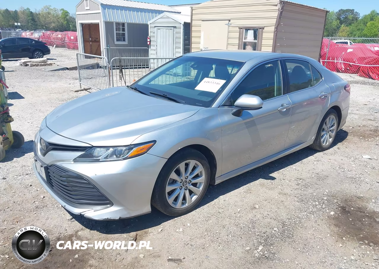 2018 Toyota Camry Le VIN:4T1B11HK2JU071028 - 2
