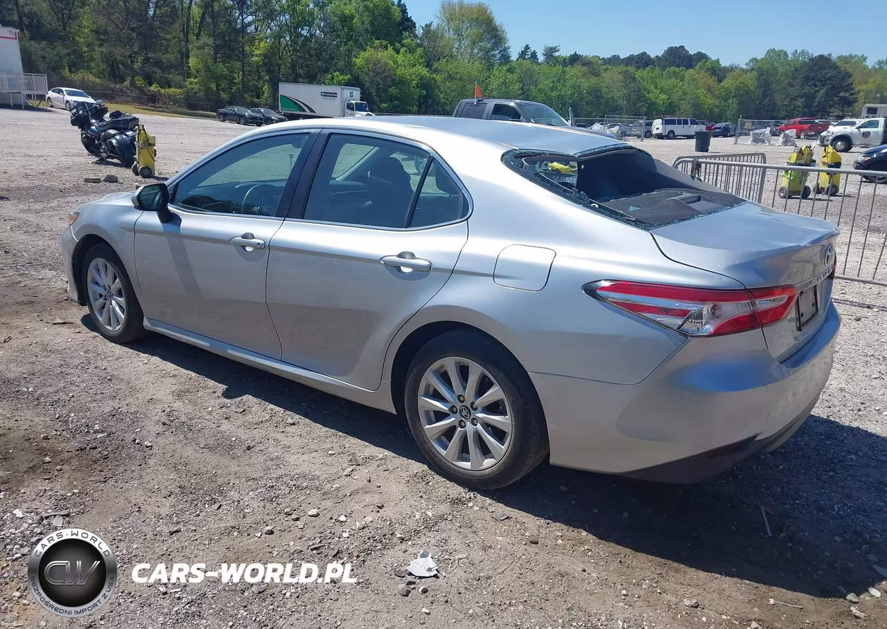 2018 Toyota Camry Le VIN:4T1B11HK2JU071028 - 3