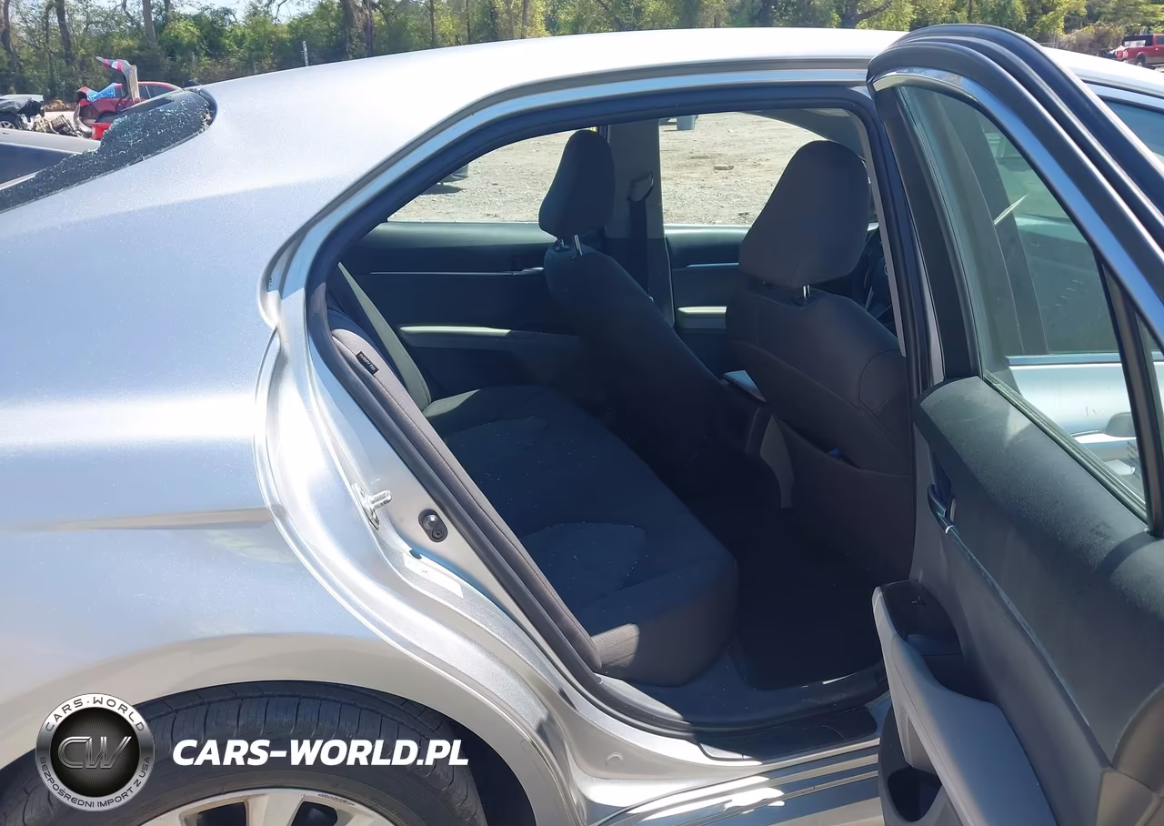2018 Toyota Camry Le VIN:4T1B11HK2JU071028 - 8