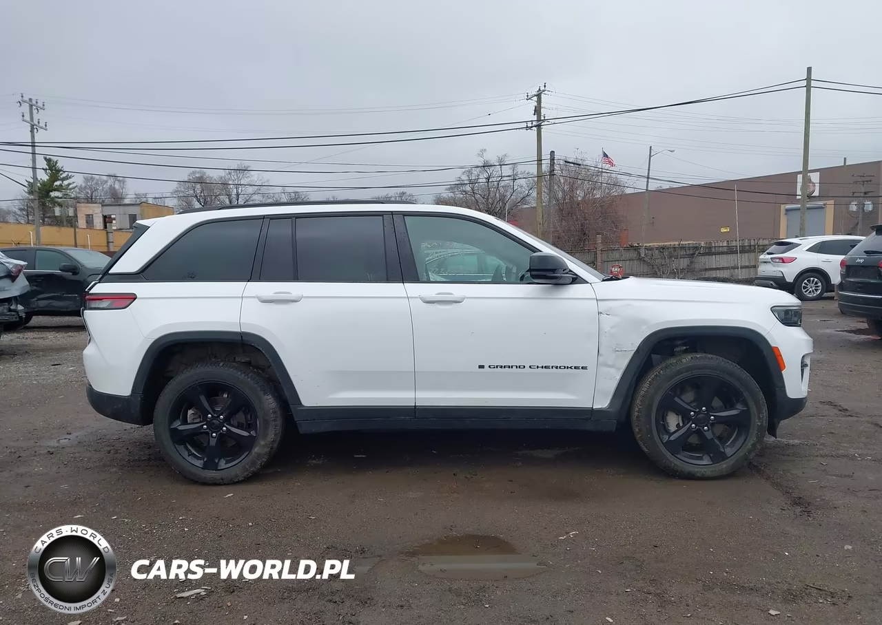 2025 Jeep Grand Cherokee Limited 4X4 VIN:1C4RJHBG4SC333168 - 13