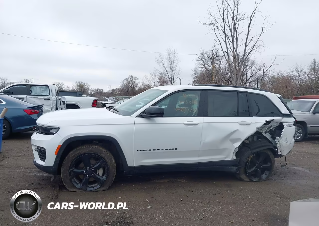 2025 Jeep Grand Cherokee Limited 4X4 VIN:1C4RJHBG4SC333168 - 14