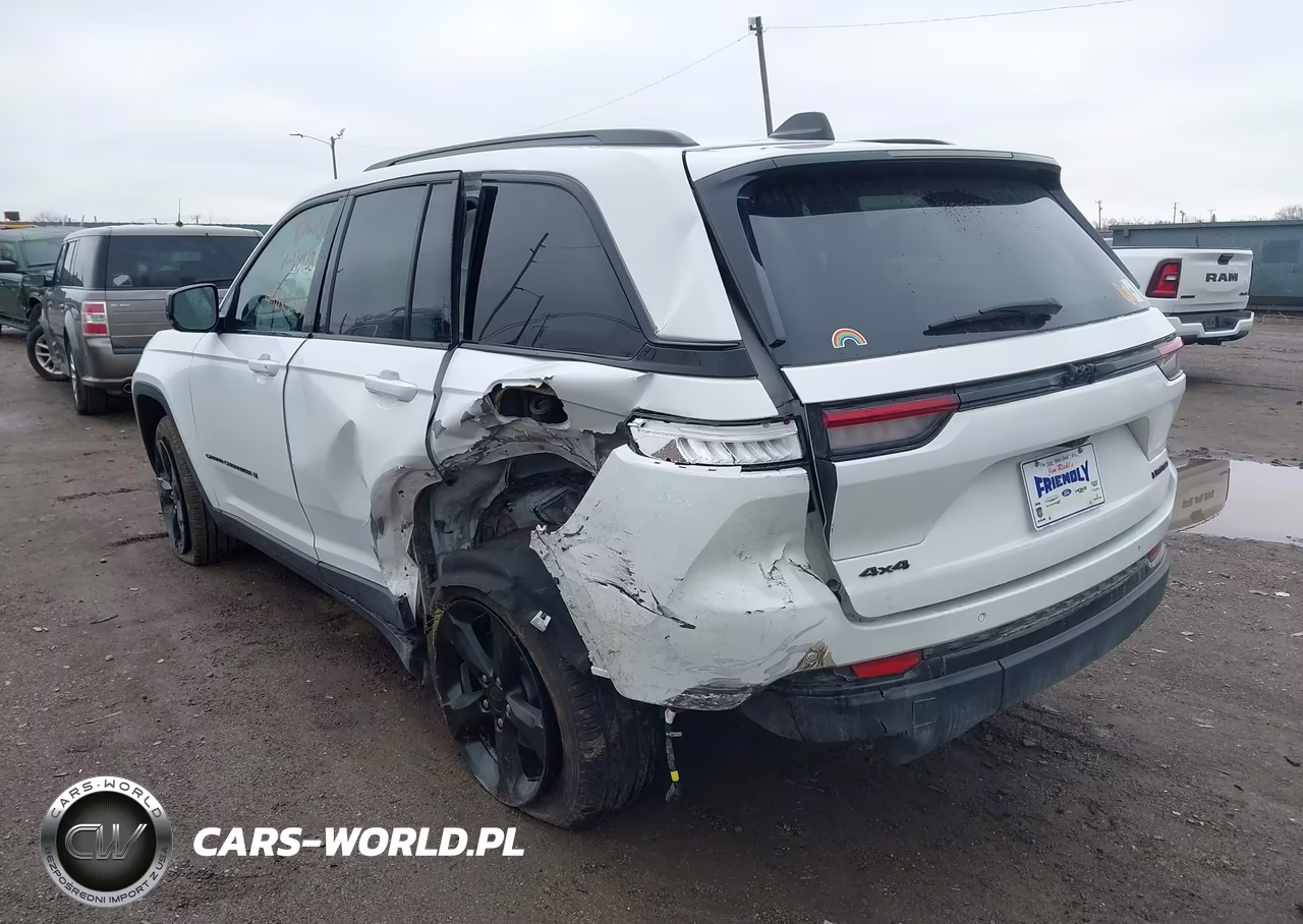 2025 Jeep Grand Cherokee Limited 4X4 VIN:1C4RJHBG4SC333168 - 3