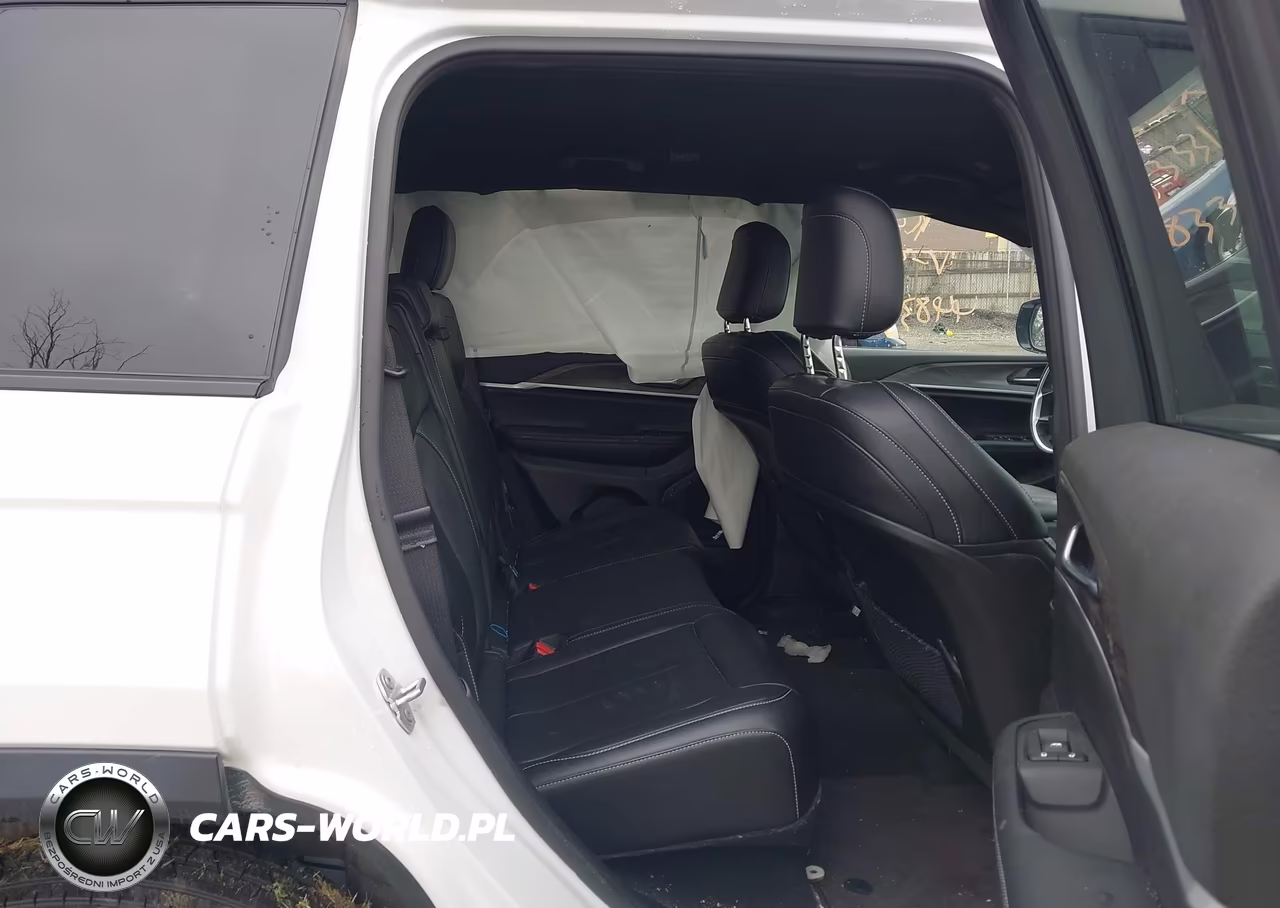 2025 Jeep Grand Cherokee Limited 4X4 VIN:1C4RJHBG4SC333168 - 8