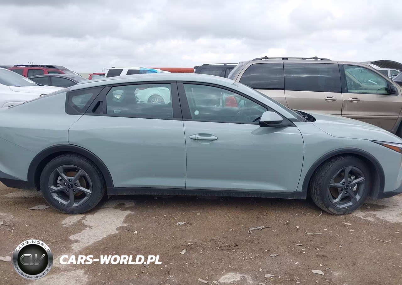 2025 Kia K4 Lxs VIN:3KPFT4DE2SE040718 - 13
