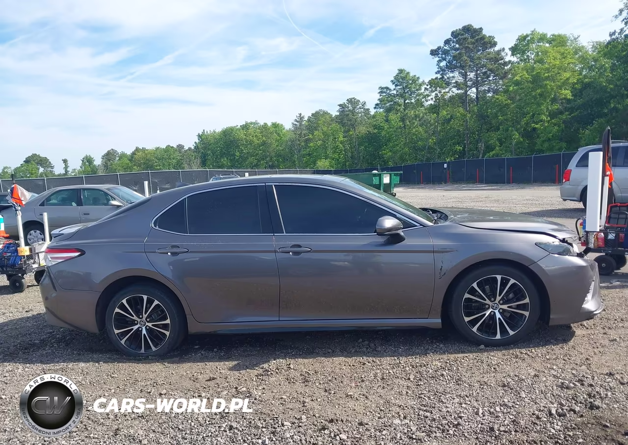 2020 Toyota Camry Se VIN:4T1G11AK0LU917417 - 14