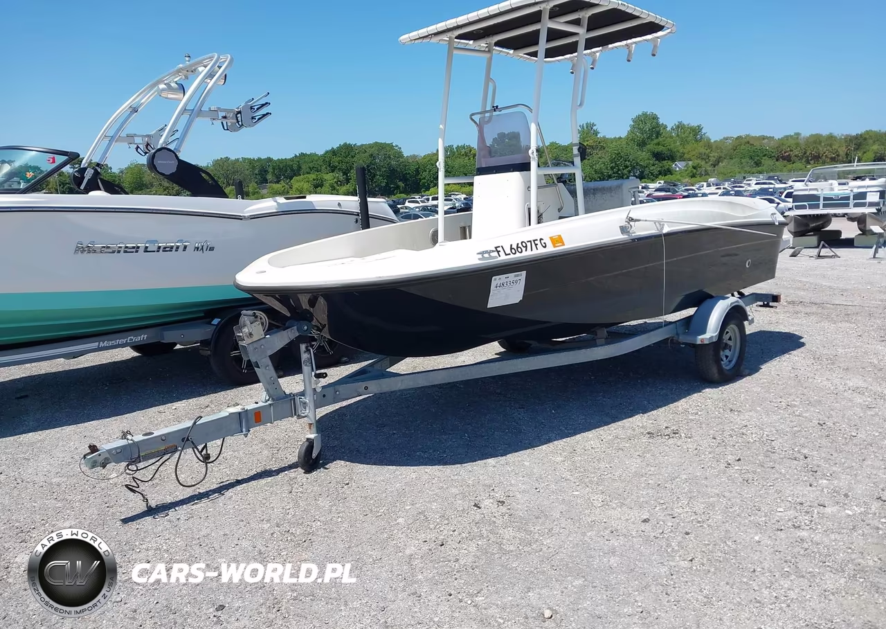 2019 Brunswick Family Boat Co Boat VIN:BLBX3304B919 - 2