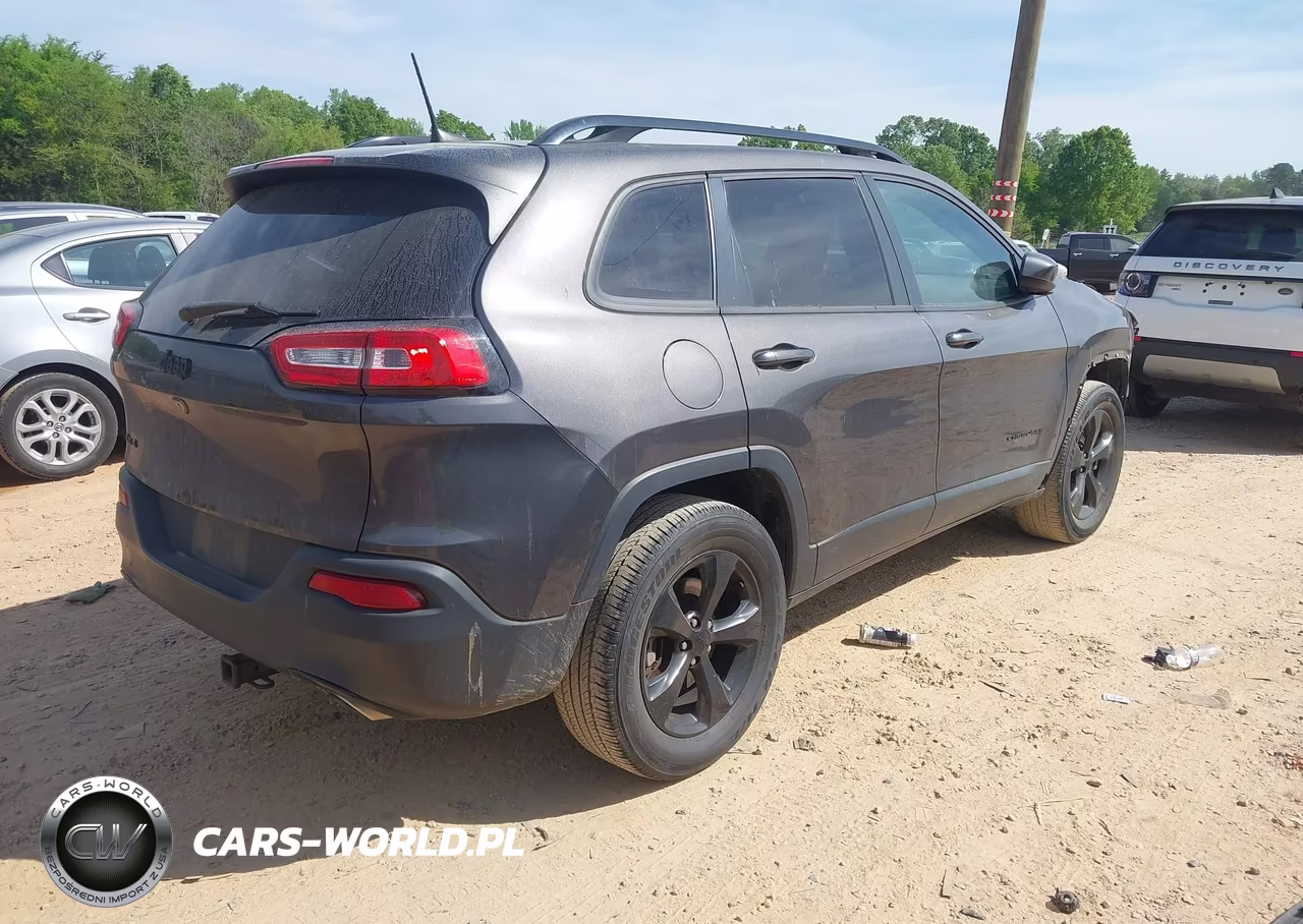 2018 Jeep Cherokee Latitude 4X4 VIN:1C4PJMCX9JD515262 - 4