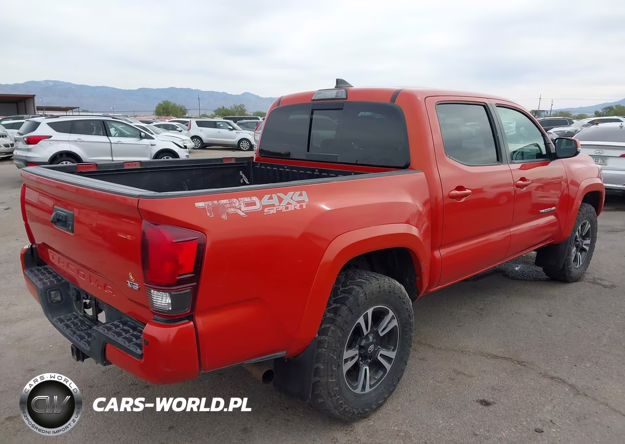 2018 Toyota Tacoma Trd Sport VIN:3TMCZ5AN4JM181693 - 4