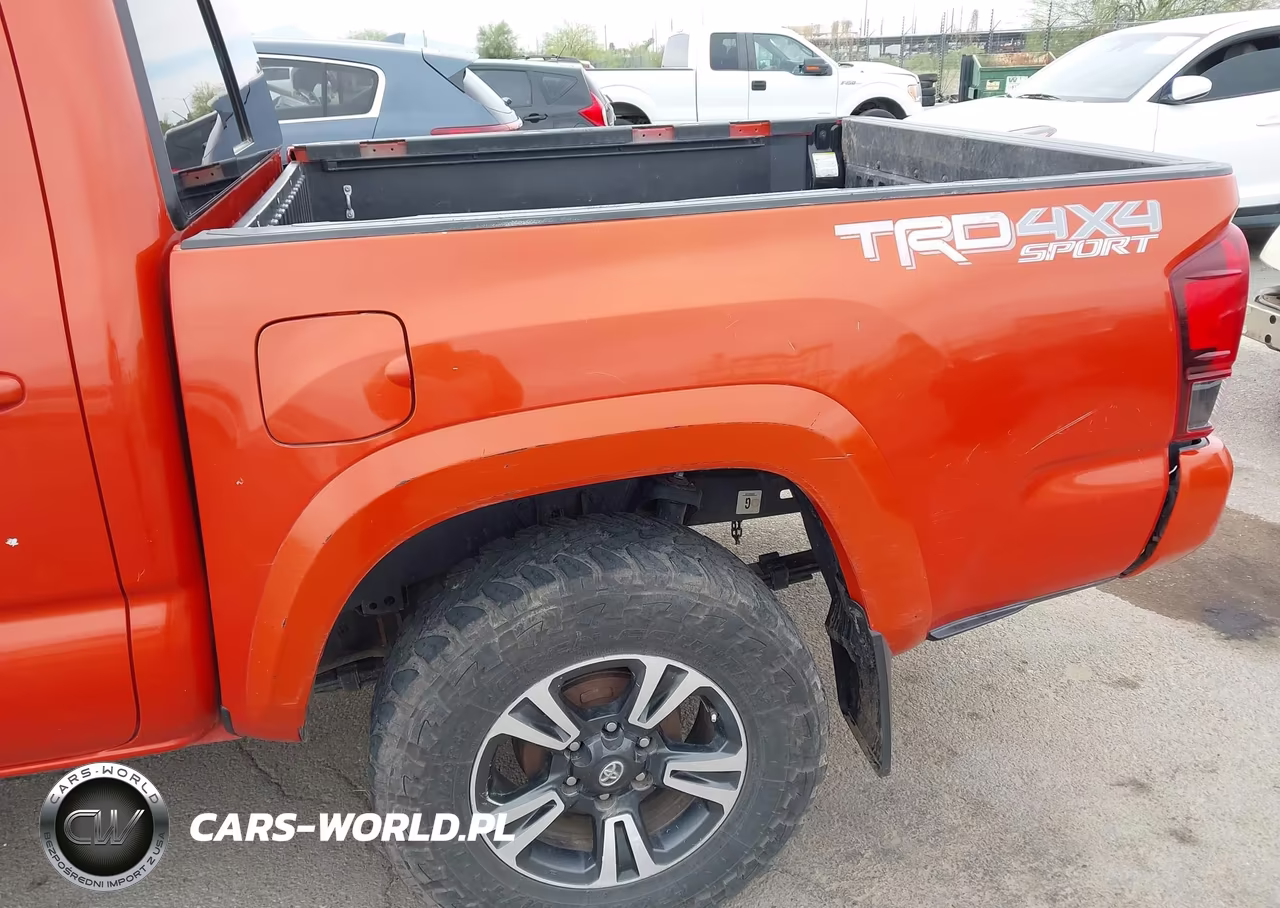 2018 Toyota Tacoma Trd Sport VIN:3TMCZ5AN4JM181693 - 6
