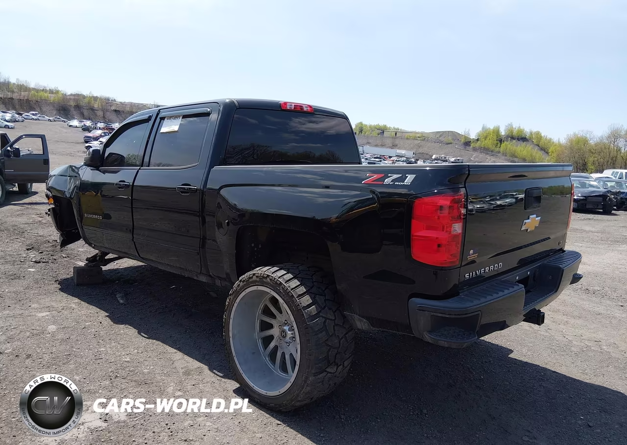 2018 Chevrolet Silverado 1500 2Lt VIN:3GCUKREC2JG490473 - 3